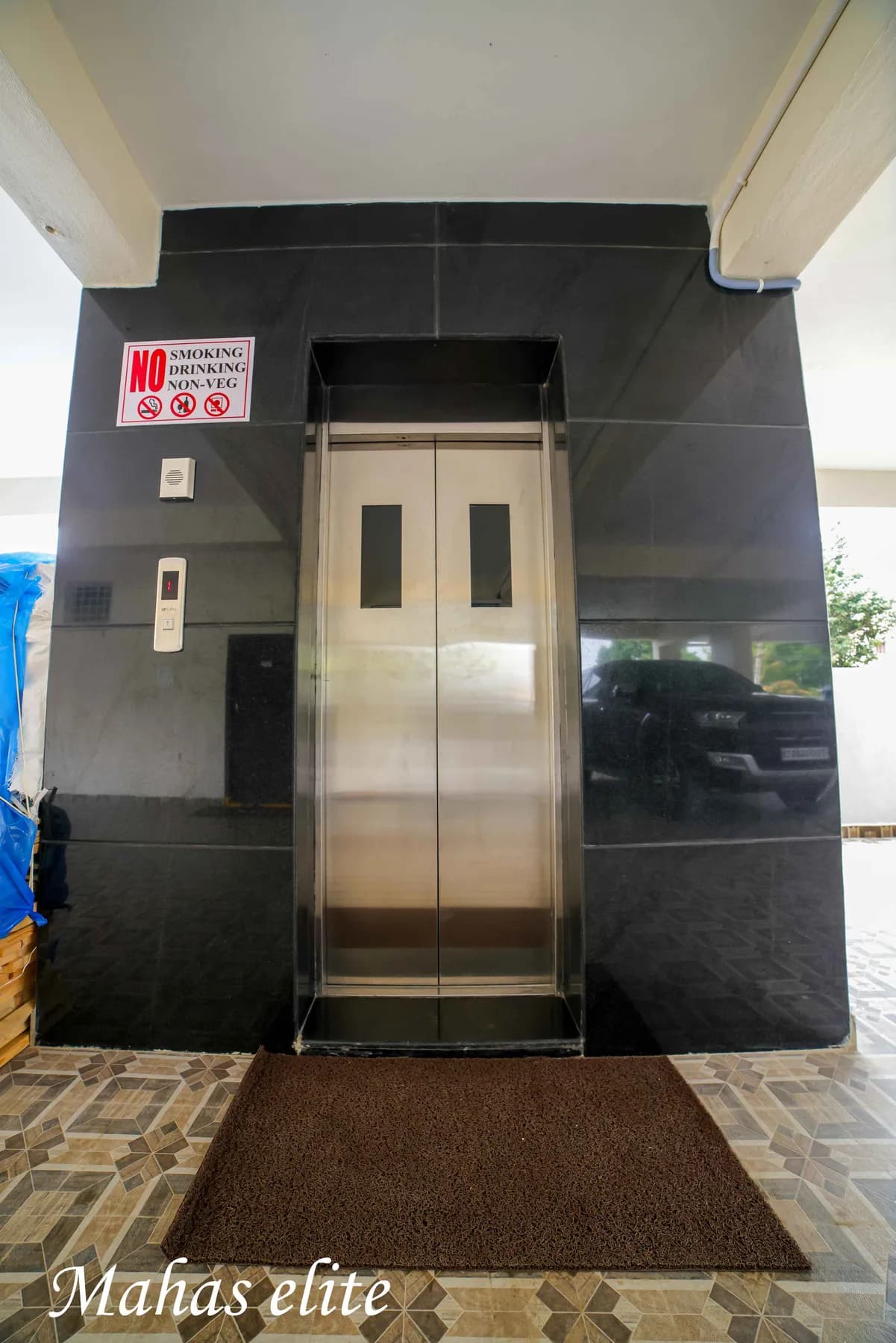 Passenger lift at Mahas Elite family apartments