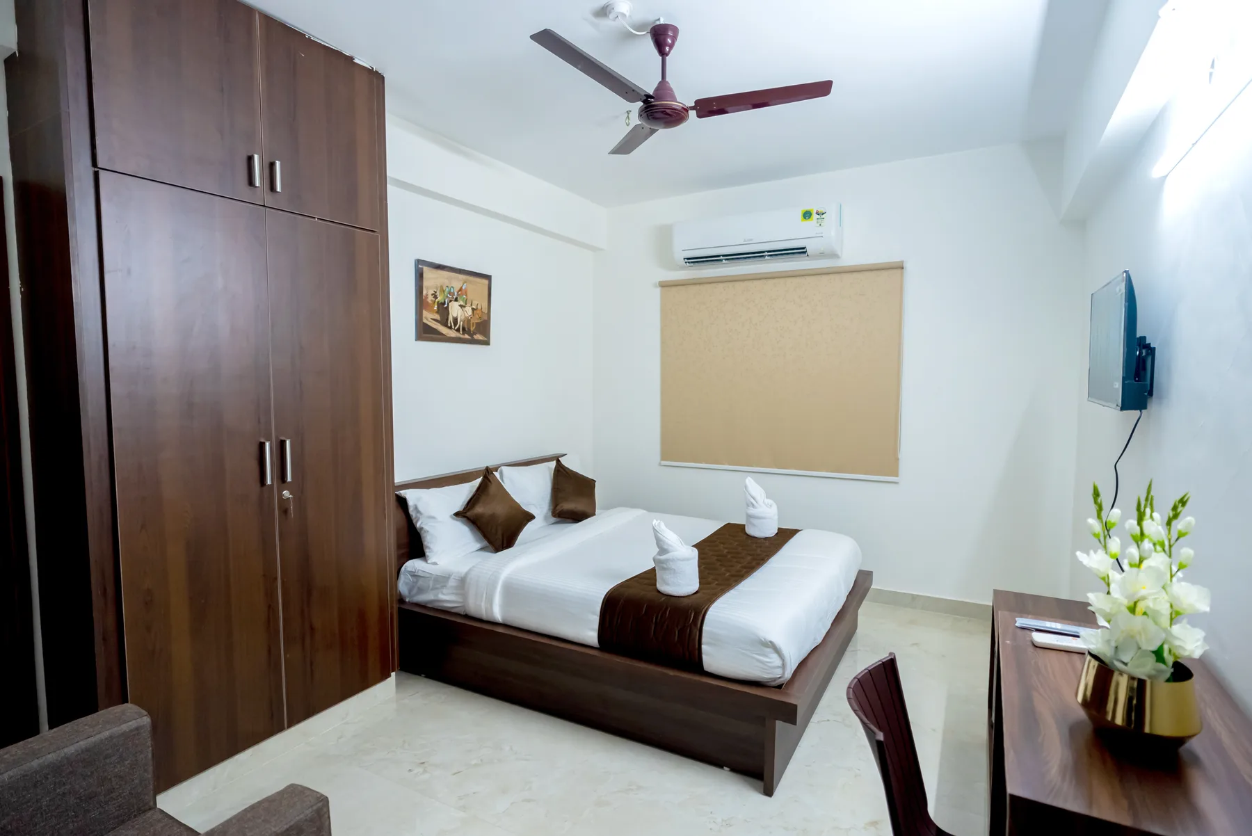 Additional view of an air-conditioned bedroom at Mahas Vrindavan